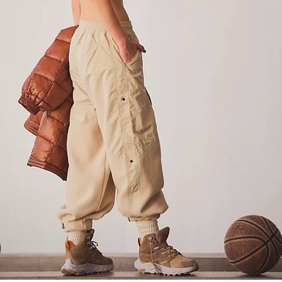 FREE PEOPLE size M Snowcap pants by FP Movement - Picture 3 of 4